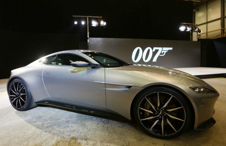 Агент 007 и Aston Martin DB10