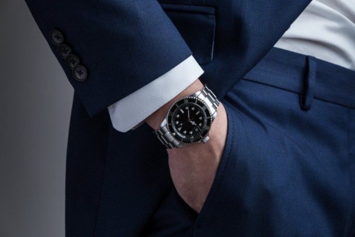 На какой руке носят часы мужчины