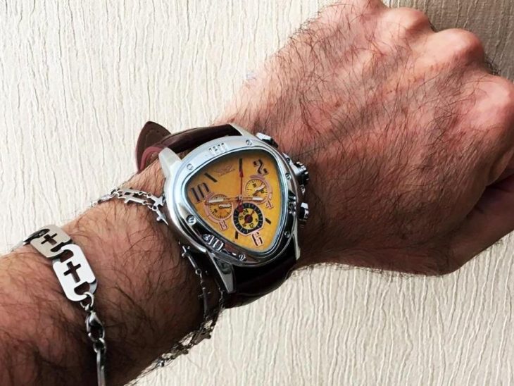На какой руке носят часы мужчины