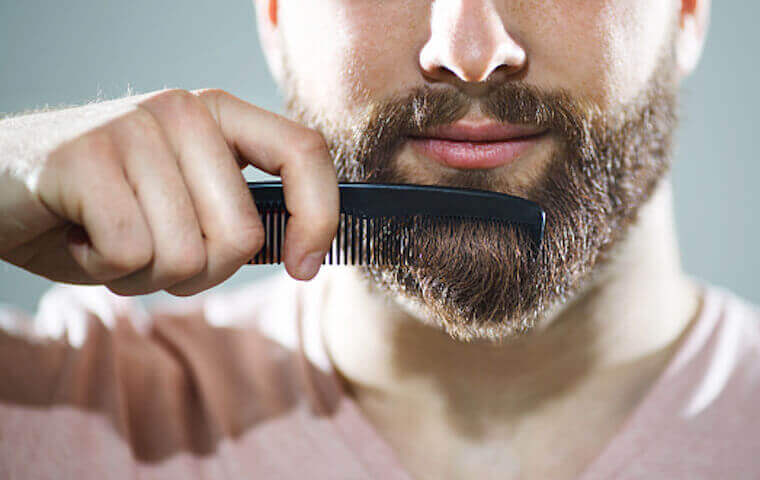 Выполнение стрижки бороды