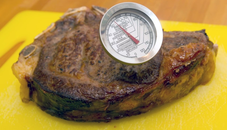Как узнать, что стейк уже готов с помощью термометра
