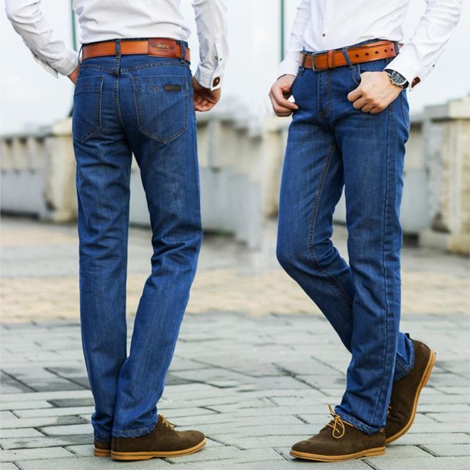 Мужчины в джинсах со средней посадкой
