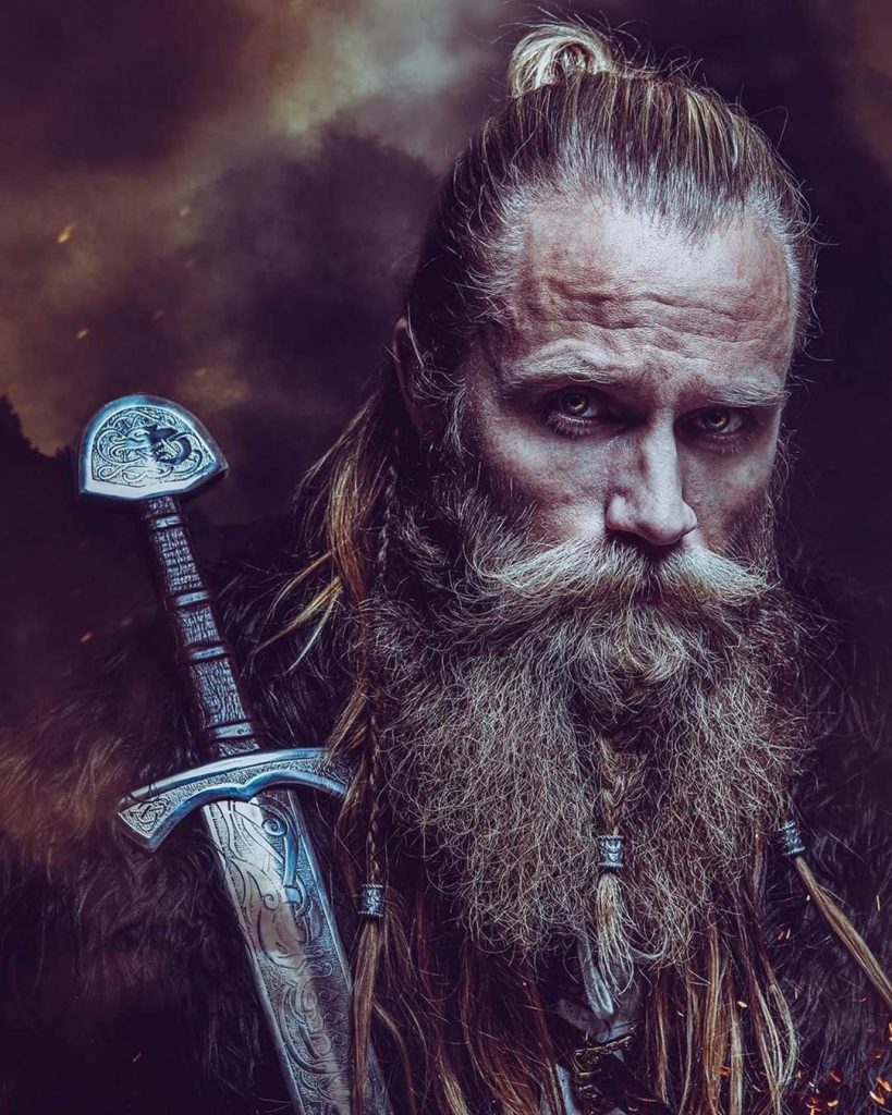 Борода викингов с бакенбардами