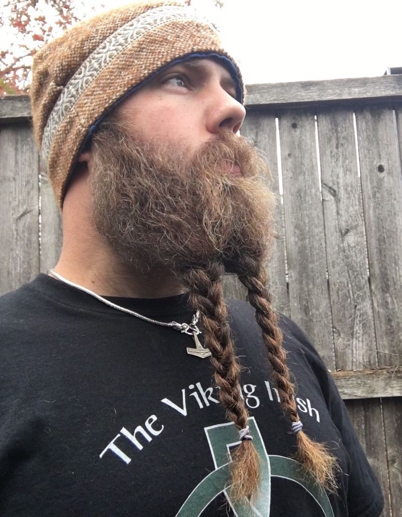Борода викингов с двумя косами