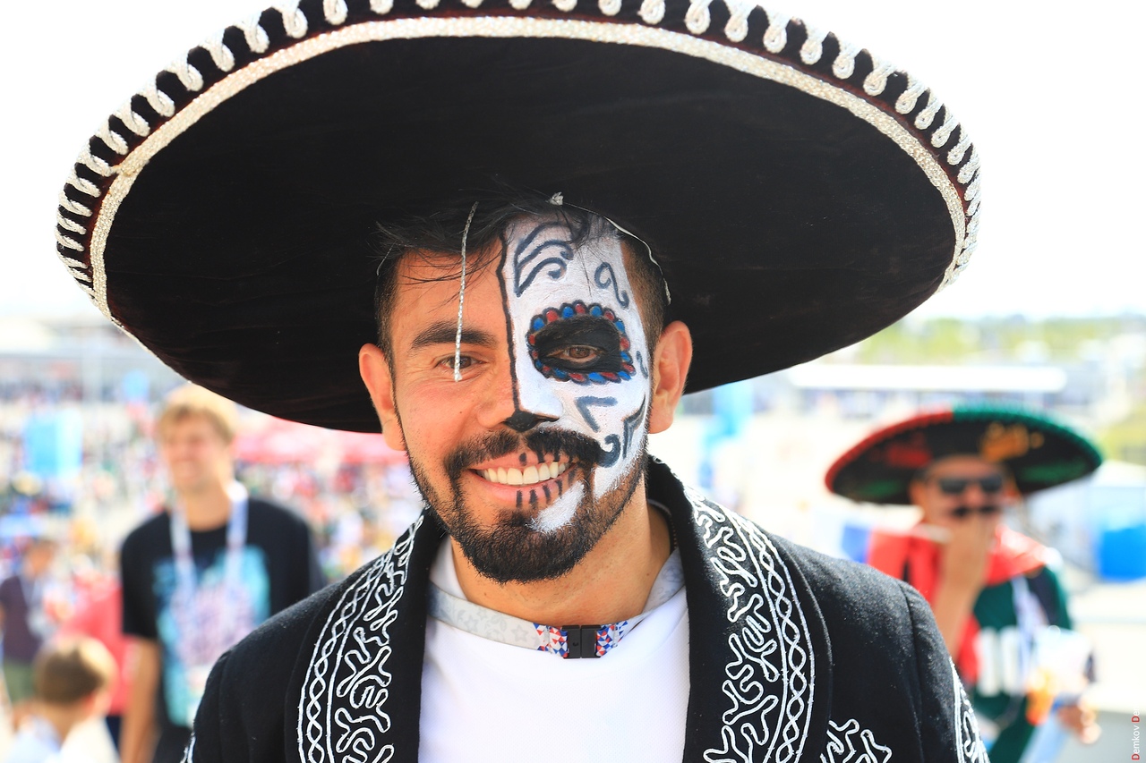 Мужчина мексиканец с усами