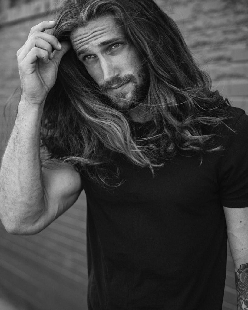 Сон длинные волосы у мужчины. Длинноволосый Джером Мэтью. Ben Dahlhaus модель. Ренан Пачеко.